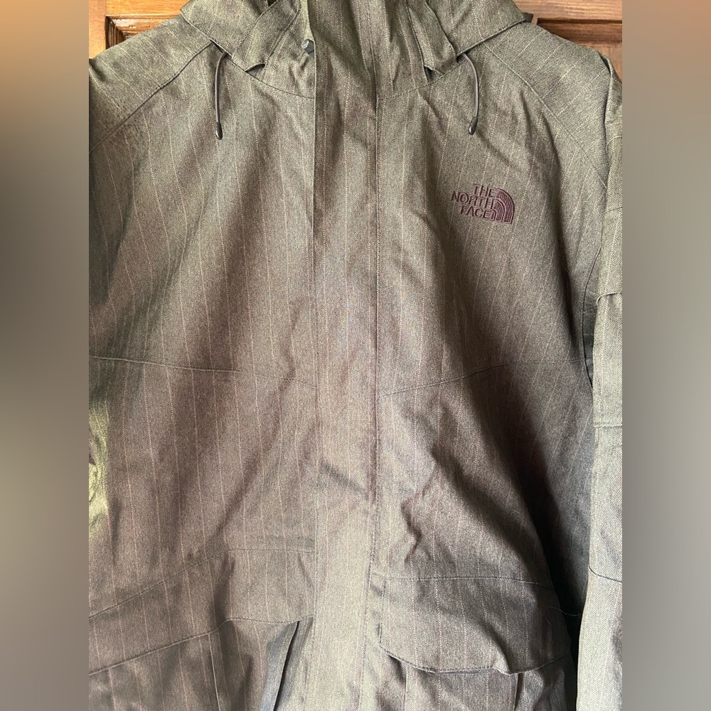 The North Face Men's “Cryptic” serious snowboard and ski jacket  NWOT. Size XL